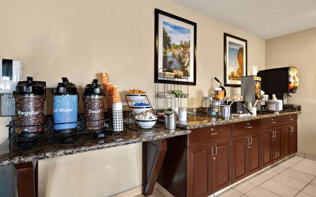 Comfort Inn & Suites Airport