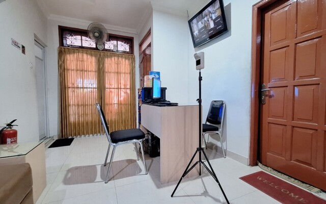 Urbanview Le Reno Inn Wirobrajan by RedDoorz