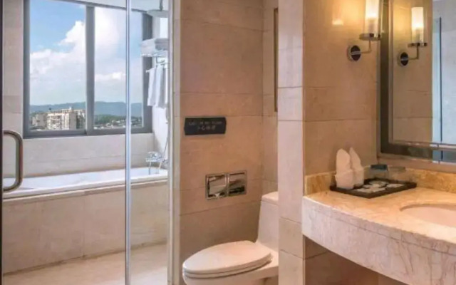 Rezen Kingtown Hotel (Chongqing Liangping)