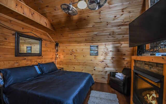 LakeStar Chalet 5 Bedroom House