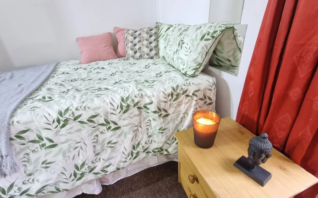 Spacious 4-bed House Great Location Coventry