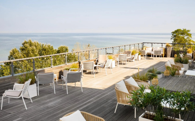 Marine Hotel
