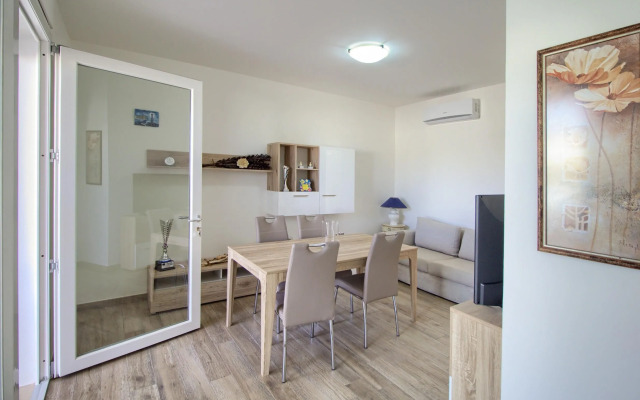 Luci Front Beach House