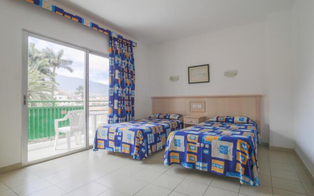 Apartamentos La Carabela