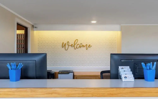 Waves Oceanfront Resort