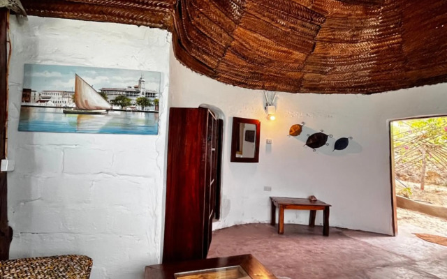 Sazani Beach Lodge and Tidal Lounge