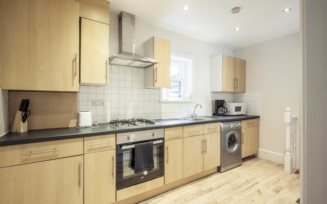 Bright Mornington Avenue Apartment II- KDW02