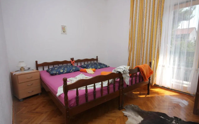 Apartments by the sea Mirca, Brac - 5655