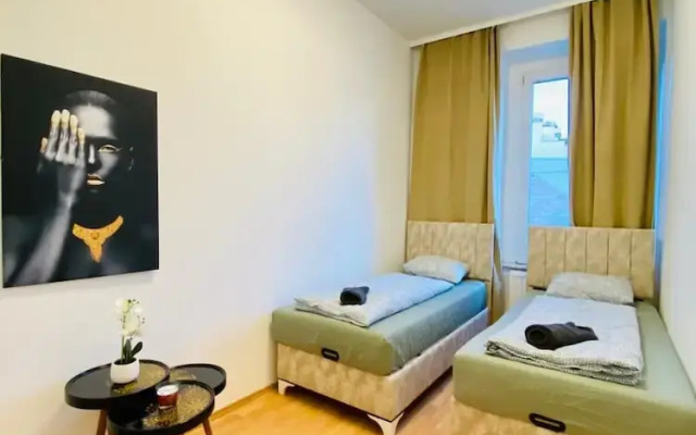 Rooms in Cozy 4BR Shared Apt Central