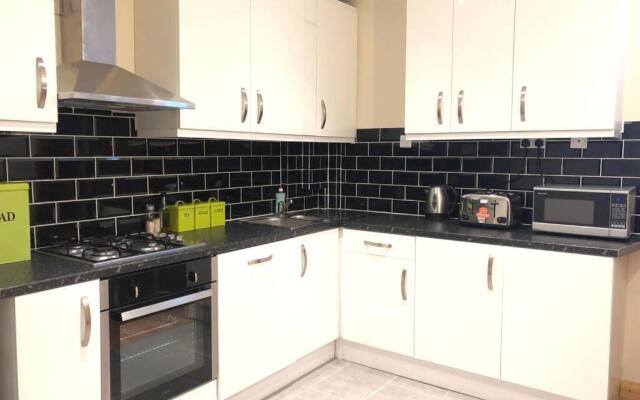 S6 Ensuite Loft Studio Space (Sandycroft Guest House)