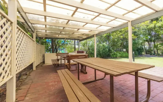 Cosy Central Burleigh Getaway