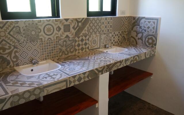 Maayong Hostel - Adults Only