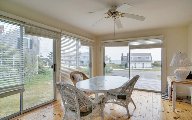 Walk to Beach: Chatham Getaway w/ Sunroom!