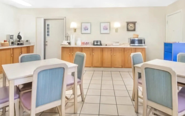 Travelodge by Wyndham New Philadelphia