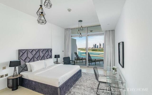 LUX - Opulent Island Suite Burj Khalifa View 1