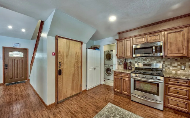 1760t Thunderbird Cabin 3 Bedroom Home