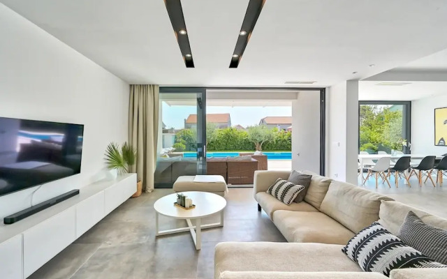 Modern Villa With Private Pool and Terrace