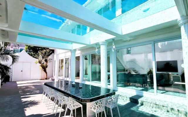 STARLAND Luxury Pool Villa Pattaya 8 Bedrooms