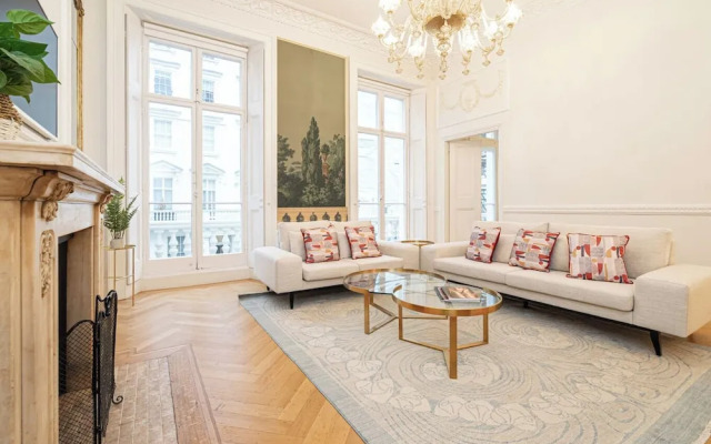 Beautiful Belgravia Apartment by Underthedoormat