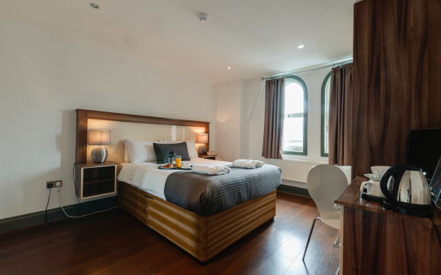 Base Serviced Apartments - Sir Thomas Street