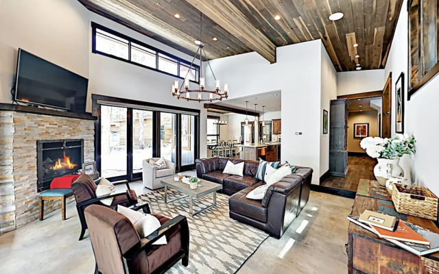 11090 Henness Road Home