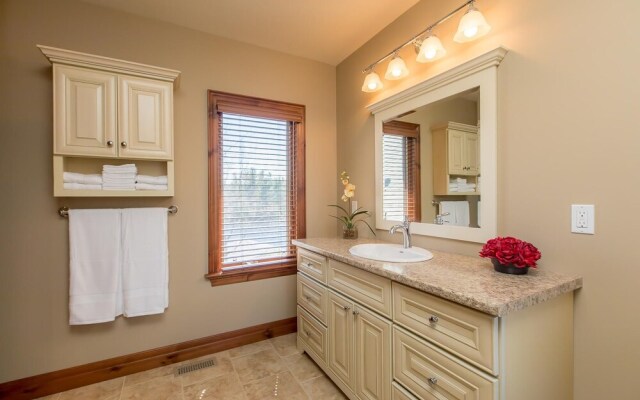 Endless Summers ~ Fabulous oasis with a designer’s touch!