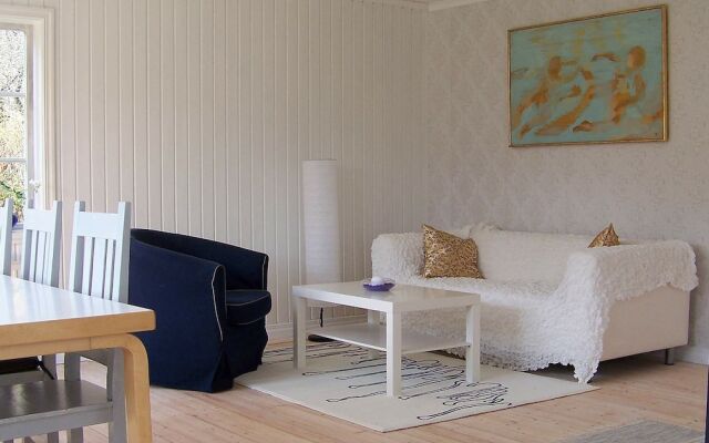 10 Person Holiday Home in Skärhamn