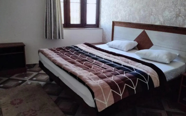 OYO Flagship 70214 Hotel Trilokesh Rooms Banquet