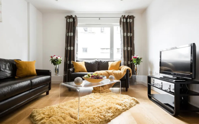 Platinum Apartments Next to Victoria Station 9981