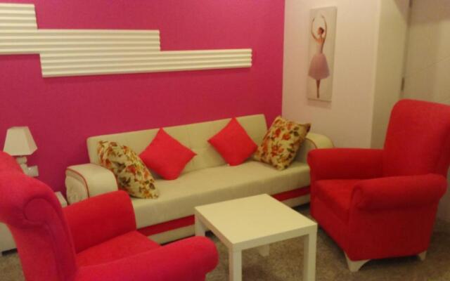 Pink Apartment near Airport