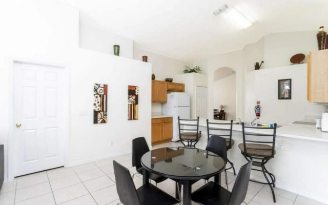 133 Beautiful Home With Lake View