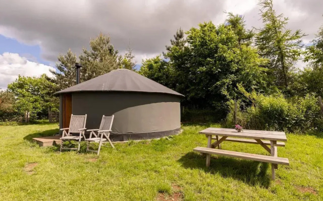 Roundhouse Yurt, Stunning Views, Totnes Dartmouth