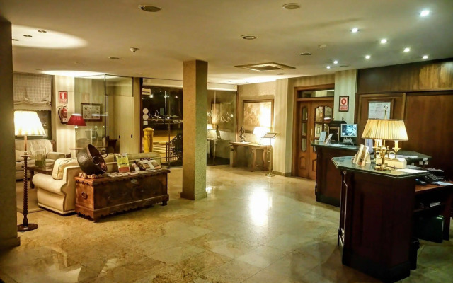 Hotel Ele Puente Romano