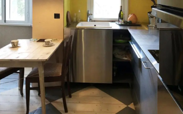 History Designer Flat