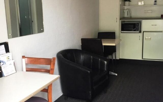 Nicholas Royal Motel