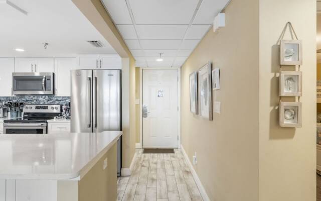 Stunning 2/2 Designer Condo w Coastal Appeal Right on the Gulf!