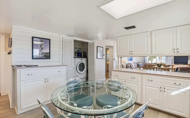 Oceanfront 3BR Condo: Gated, Breathtaking View