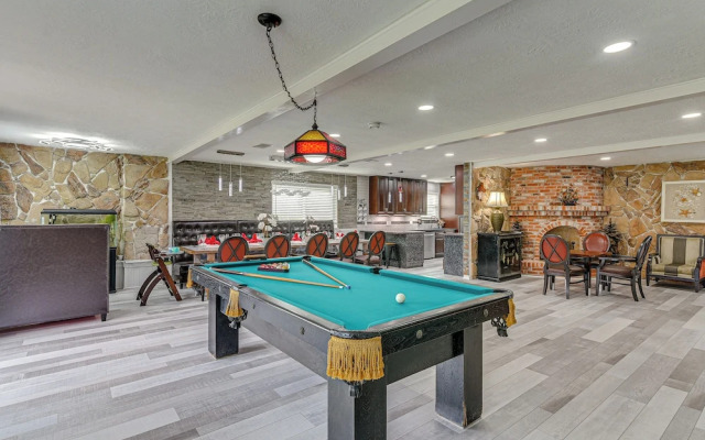Galveston Group Getaway ~ 2 Blocks to Beach!