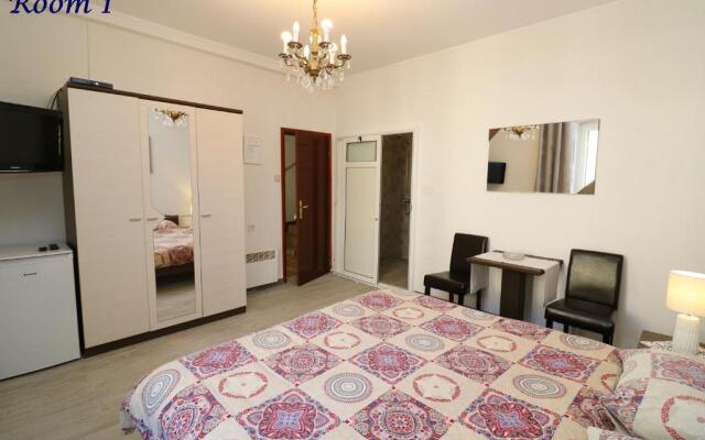 Old Town Rooms and Apartment