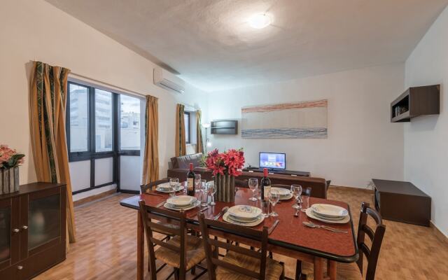 Getawaysmalta - Fleur 3-bedroom Apartment in Sliema