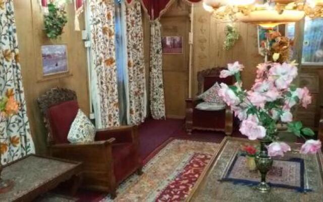 RITZ Houseboats