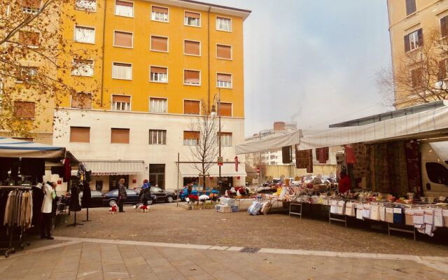 Al Canton Apartments