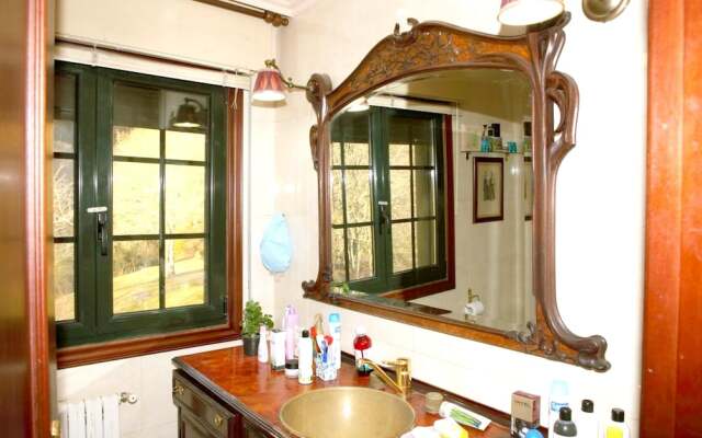 House With 5 Bedrooms in Pontevedra, With Enclosed Garden