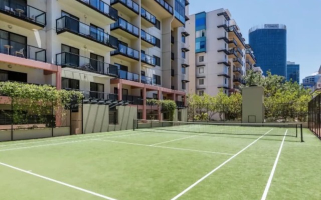Convenient City Apartment with Pool Gym and Tennis Court