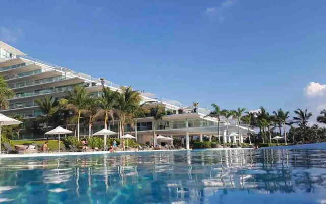 NV 4L Peninsula Beach Front and ocean view