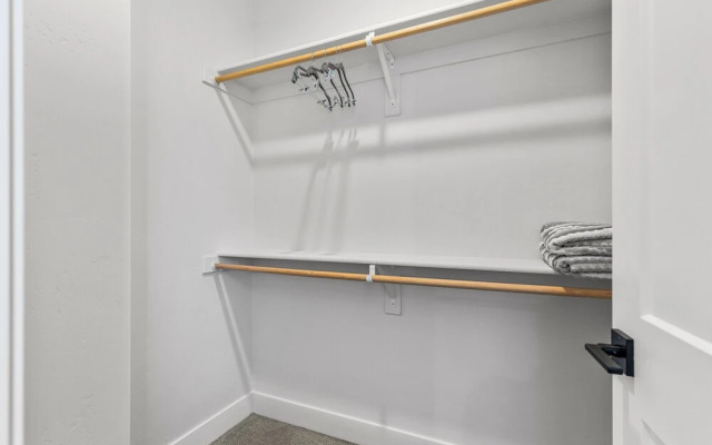 Cottonrose Flagstaff