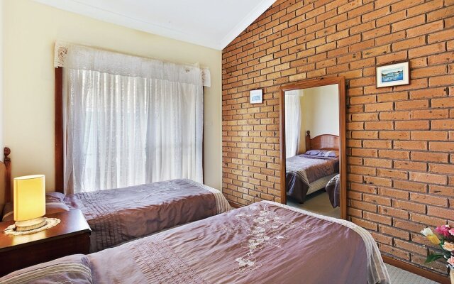 Macadamia Court, 2/8 Government Road