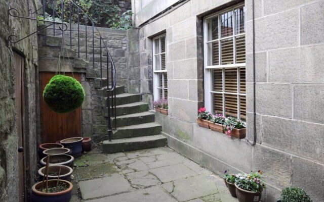 2 Bedroom Flat Near Edinburgh Playhouse