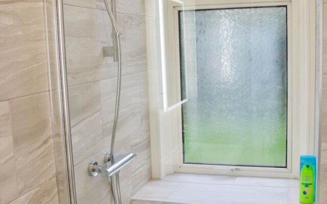 2 Bedroom Flat Off Leith Walk