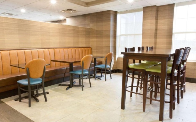 McAllen Plaza Hotel & Suites